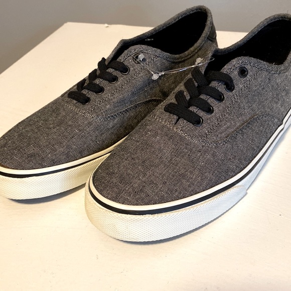 Men’s Old Navy Sneaker Shoes - Picture 2 of 4